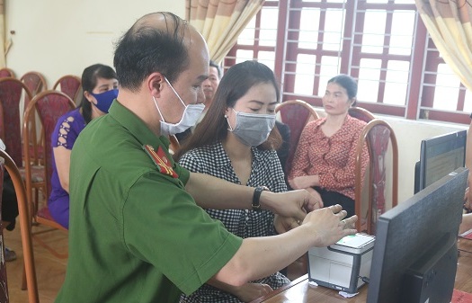 Đội trưởng Đội Cảnh sát QLHC về TTXH, Công an Quận Dương Kinh hết mình vì nhân dân phục vụ